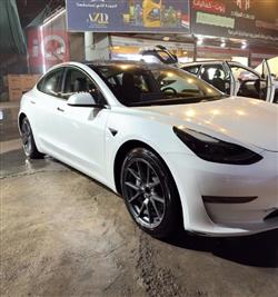 تێسلا مۆدێل 3